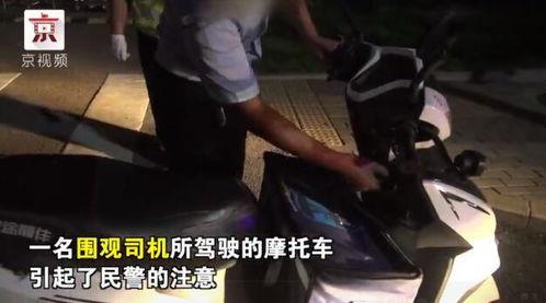 网约司机吃瓜情侣